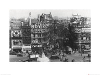 Kunstdruk Time Life Piccadilly Circus London 1942 80x60cm Pyramid PPR40727 | Yourdecoration.be