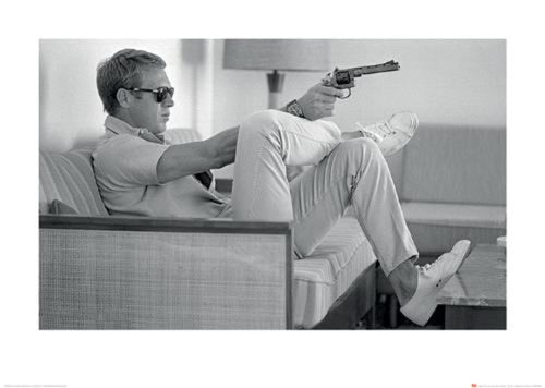 Kunstdruk Time Life Steve Mcqueen Takes Aim 70x50cm Pyramid PPR47058 | Yourdecoration.be