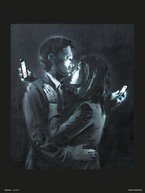 Grupo Erik Brandalised Mobile Phone Lovers Close Kunstdruk 30X40cm | Yourdecoration.be