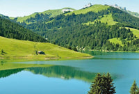 Wizard+Genius Swiss Mountain Lake Launensee Gstaad Vlies Fotobehang 384x260cm 8 banen | Yourdecoration.be