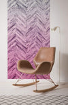 Komar Herringbone Pink Vlies Fotobehang 100x250cm 1 baan Sfeer | Yourdecoration.be