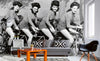 Dimex Women on Bicycle Fotobehang 375x250cm 5 banen Sfeer | Yourdecoration.be